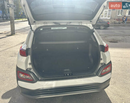 Хендай Kona 2018 в Хмельницком на Automoto.ua Белый Хендай Kona, объемом двигателя 0 л и пробегом 94 тыс. км за 14800 $, фото 10 на Automoto.ua