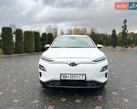 Белый Хендай Kona, объемом двигателя 0 л и пробегом 126 тыс. км за 16999 $, фото 1 на Automoto.ua