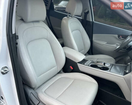 Белый Хендай Kona, объемом двигателя 0 л и пробегом 126 тыс. км за 16999 $, фото 9 на Automoto.ua