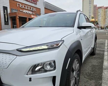 Белый Хендай Kona, объемом двигателя 0 л и пробегом 155 тыс. км за 16000 $, фото 3 на Automoto.ua