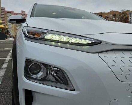 Белый Хендай Kona, объемом двигателя 0 л и пробегом 155 тыс. км за 16000 $, фото 1 на Automoto.ua