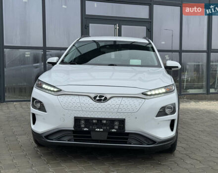 Белый Хендай Kona, объемом двигателя 0 л и пробегом 179 тыс. км за 16350 $, фото 4 на Automoto.ua