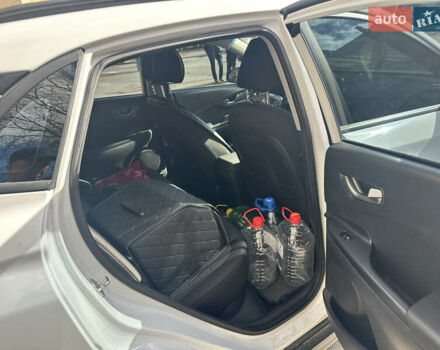 Хендай Kona 2018 в Хмельницком на Automoto.ua Белый Хендай Kona, объемом двигателя 0 л и пробегом 94 тыс. км за 14800 $, фото 7 на Automoto.ua