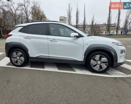 Белый Хендай Kona, объемом двигателя 0 л и пробегом 38 тыс. км за 15000 $, фото 3 на Automoto.ua