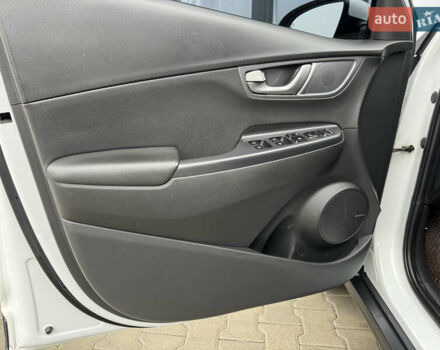 Белый Хендай Kona, объемом двигателя 0 л и пробегом 179 тыс. км за 16350 $, фото 31 на Automoto.ua