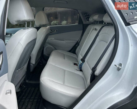 Белый Хендай Kona, объемом двигателя 0 л и пробегом 126 тыс. км за 16999 $, фото 10 на Automoto.ua