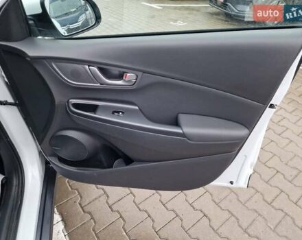 Белый Хендай Kona, объемом двигателя 0 л и пробегом 15 тыс. км за 15300 $, фото 45 на Automoto.ua