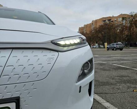 Белый Хендай Kona, объемом двигателя 0 л и пробегом 155 тыс. км за 16000 $, фото 2 на Automoto.ua