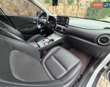 Белый Хендай Kona, объемом двигателя 0 л и пробегом 179 тыс. км за 17000 $, фото 11 на Automoto.ua