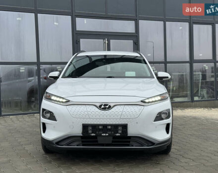 Белый Хендай Kona, объемом двигателя 0 л и пробегом 179 тыс. км за 16350 $, фото 5 на Automoto.ua