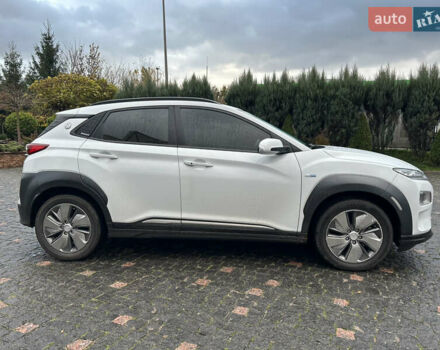 Белый Хендай Kona, объемом двигателя 0 л и пробегом 126 тыс. км за 16999 $, фото 3 на Automoto.ua