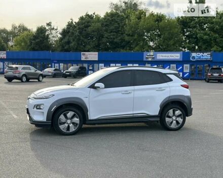 Білий Хендай Kona, об'ємом двигуна 0 л та пробігом 70 тис. км за 22500 $, фото 4 на Automoto.ua