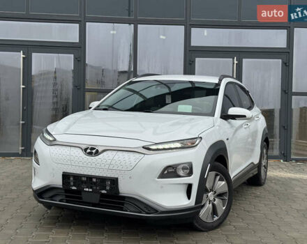 Белый Хендай Kona, объемом двигателя 0 л и пробегом 179 тыс. км за 16350 $, фото 3 на Automoto.ua