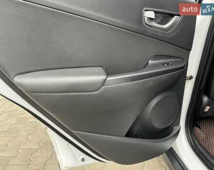 Белый Хендай Kona, объемом двигателя 0 л и пробегом 179 тыс. км за 16350 $, фото 41 на Automoto.ua