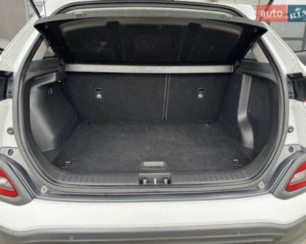 Белый Хендай Kona, объемом двигателя 0 л и пробегом 179 тыс. км за 16350 $, фото 69 на Automoto.ua