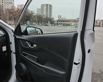 Белый Хендай Kona, объемом двигателя 0 л и пробегом 155 тыс. км за 16000 $, фото 24 на Automoto.ua