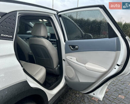 Белый Хендай Kona, объемом двигателя 0 л и пробегом 126 тыс. км за 16999 $, фото 15 на Automoto.ua