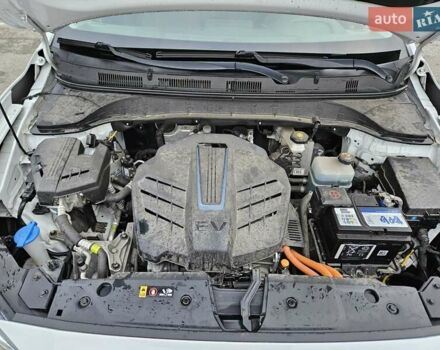 Белый Хендай Kona, объемом двигателя 0 л и пробегом 155 тыс. км за 16000 $, фото 5 на Automoto.ua