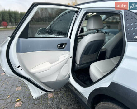 Белый Хендай Kona, объемом двигателя 0 л и пробегом 126 тыс. км за 16999 $, фото 13 на Automoto.ua