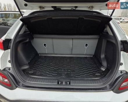 Белый Хендай Kona, объемом двигателя 0 л и пробегом 38 тыс. км за 15000 $, фото 8 на Automoto.ua