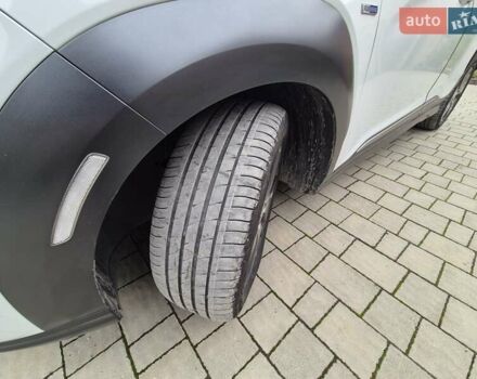 Белый Хендай Kona, объемом двигателя 0 л и пробегом 179 тыс. км за 17000 $, фото 3 на Automoto.ua