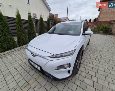 Белый Хендай Kona, объемом двигателя 0 л и пробегом 179 тыс. км за 17000 $, фото 4 на Automoto.ua