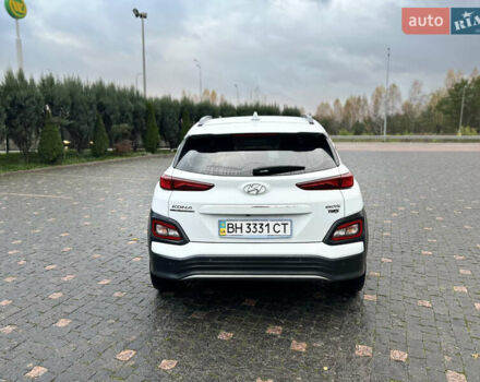 Белый Хендай Kona, объемом двигателя 0 л и пробегом 126 тыс. км за 16999 $, фото 5 на Automoto.ua