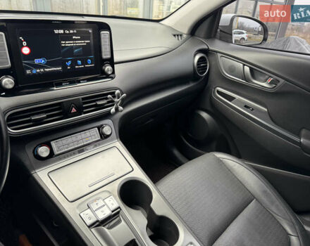 Белый Хендай Kona, объемом двигателя 0 л и пробегом 179 тыс. км за 16350 $, фото 68 на Automoto.ua