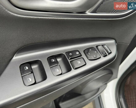 Белый Хендай Kona, объемом двигателя 0 л и пробегом 179 тыс. км за 16350 $, фото 32 на Automoto.ua