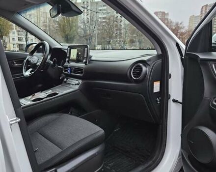 Белый Хендай Kona, объемом двигателя 0 л и пробегом 155 тыс. км за 16000 $, фото 28 на Automoto.ua