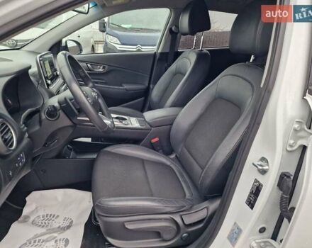 Белый Хендай Kona, объемом двигателя 0 л и пробегом 15 тыс. км за 15300 $, фото 23 на Automoto.ua