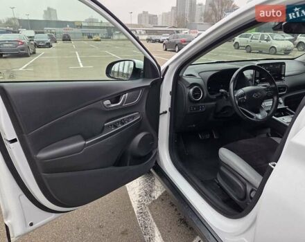 Белый Хендай Kona, объемом двигателя 0 л и пробегом 38 тыс. км за 15000 $, фото 18 на Automoto.ua