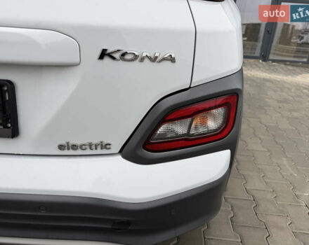 Белый Хендай Kona, объемом двигателя 0 л и пробегом 179 тыс. км за 16350 $, фото 30 на Automoto.ua