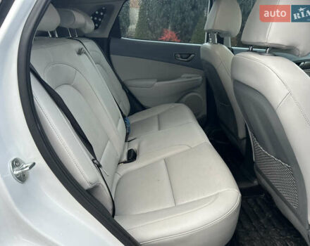 Белый Хендай Kona, объемом двигателя 0 л и пробегом 126 тыс. км за 16999 $, фото 11 на Automoto.ua