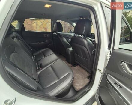 Белый Хендай Kona, объемом двигателя 0 л и пробегом 179 тыс. км за 17000 $, фото 12 на Automoto.ua