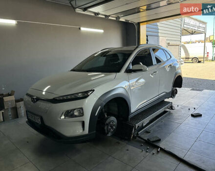 Хендай Kona 2018 в Хмельницком на Automoto.ua Белый Хендай Kona, объемом двигателя 0 л и пробегом 94 тыс. км за 14800 $, фото 14 на Automoto.ua