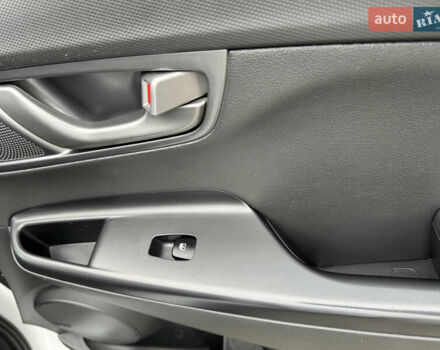 Белый Хендай Kona, объемом двигателя 0 л и пробегом 179 тыс. км за 16350 $, фото 50 на Automoto.ua