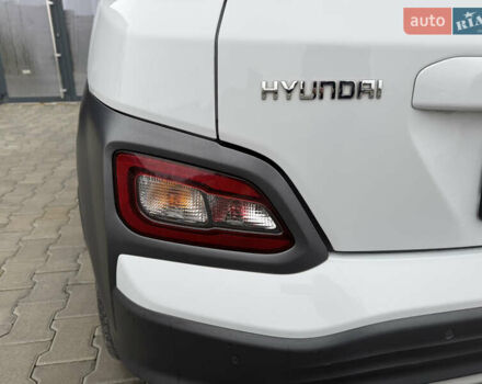Белый Хендай Kona, объемом двигателя 0 л и пробегом 179 тыс. км за 16350 $, фото 28 на Automoto.ua