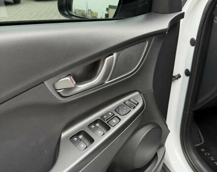 Білий Хендай Kona, об'ємом двигуна 0 л та пробігом 38 тис. км за 18200 $, фото 20 на Automoto.ua