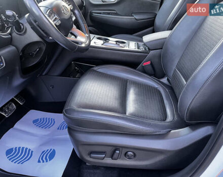 Білий Хендай Kona, об'ємом двигуна 0 л та пробігом 92 тис. км за 16550 $, фото 18 на Automoto.ua
