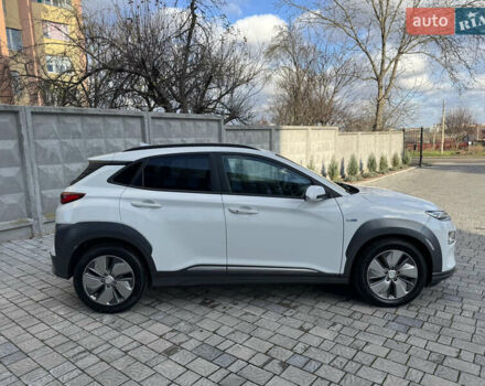 Білий Хендай Kona, об'ємом двигуна 0 л та пробігом 112 тис. км за 16499 $, фото 4 на Automoto.ua