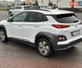 Белый Хендай Kona, объемом двигателя 0 л и пробегом 121 тыс. км за 16000 $, фото 3 на Automoto.ua