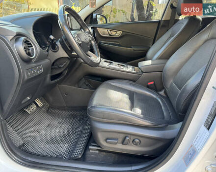 Белый Хендай Kona, объемом двигателя 0 л и пробегом 67 тыс. км за 16350 $, фото 43 на Automoto.ua