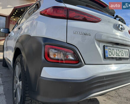 Белый Хендай Kona, объемом двигателя 0 л и пробегом 67 тыс. км за 16350 $, фото 35 на Automoto.ua