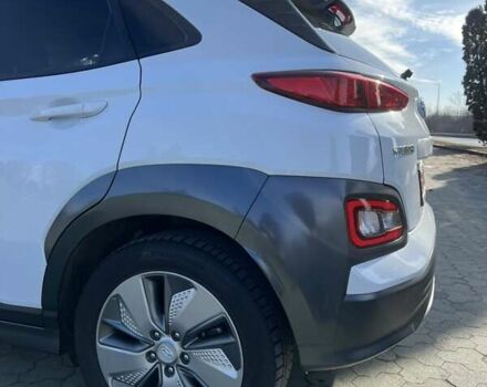 Белый Хендай Kona, объемом двигателя 0 л и пробегом 112 тыс. км за 16200 $, фото 4 на Automoto.ua