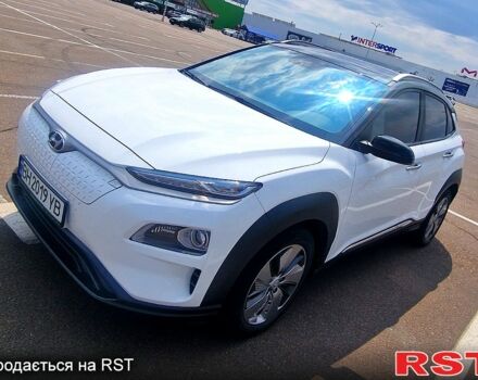 Белый Хендай Kona, объемом двигателя 0 л и пробегом 88 тыс. км за 16800 $, фото 2 на Automoto.ua