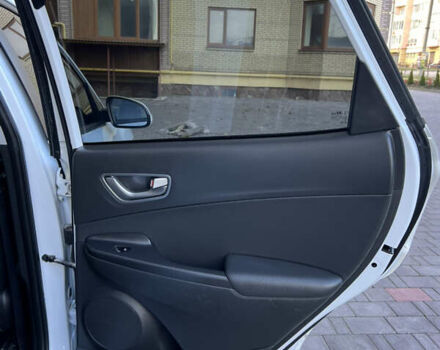 Белый Хендай Kona, объемом двигателя 0 л и пробегом 97 тыс. км за 16800 $, фото 9 на Automoto.ua