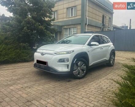 Белый Хендай Kona, объемом двигателя 0 л и пробегом 108 тыс. км за 17950 $, фото 5 на Automoto.ua