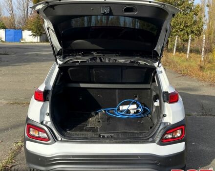 Білий Хендай Kona, об'ємом двигуна 0 л та пробігом 98 тис. км за 16500 $, фото 12 на Automoto.ua