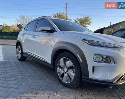 Белый Хендай Kona, объемом двигателя 0 л и пробегом 78 тыс. км за 16700 $, фото 7 на Automoto.ua